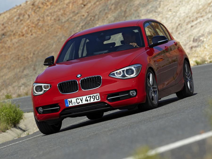  BMW 118i 5-Door Sport Line 2011 года  (фото 2 из 31)